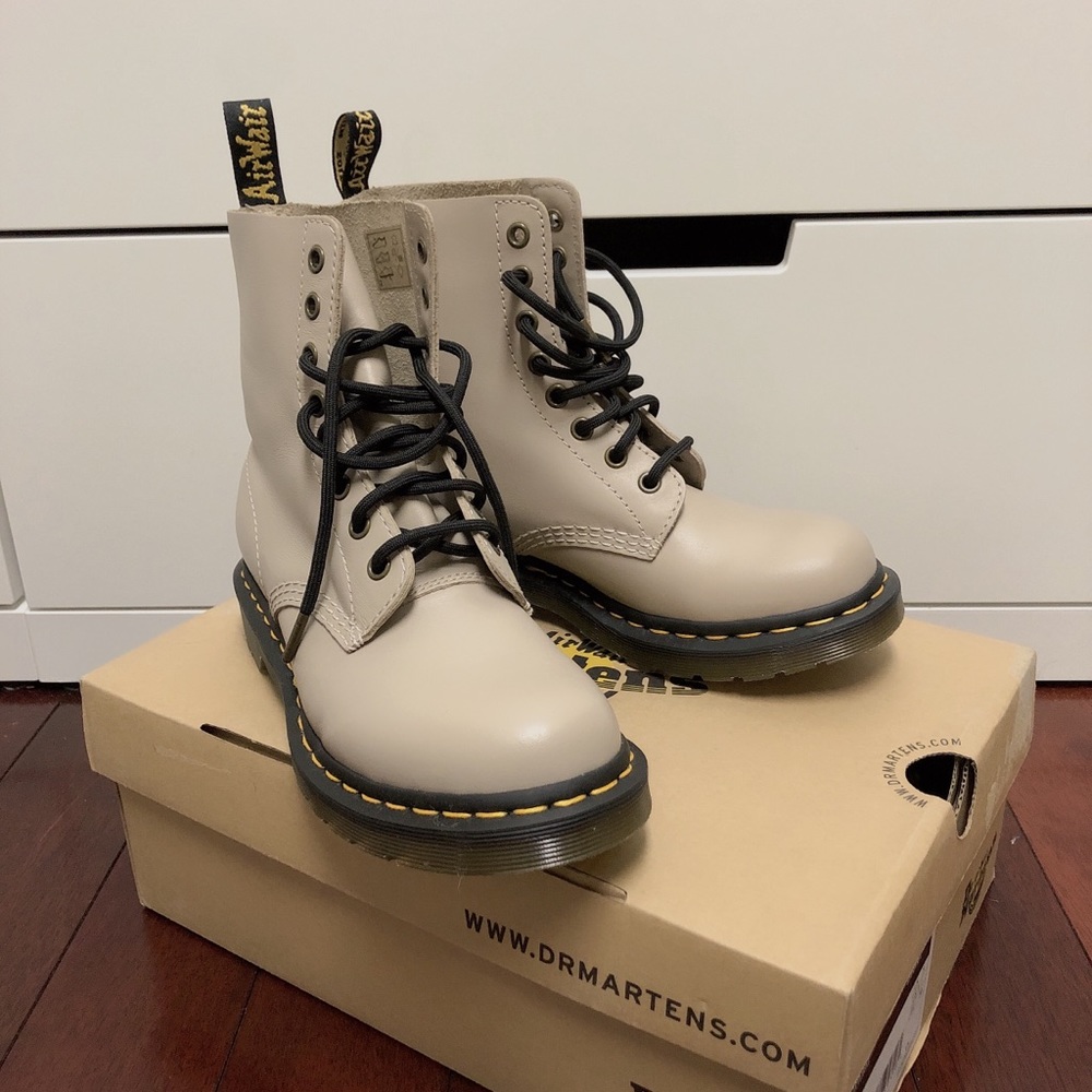Brand New Dr Martens 1460 Pascal, 7 size